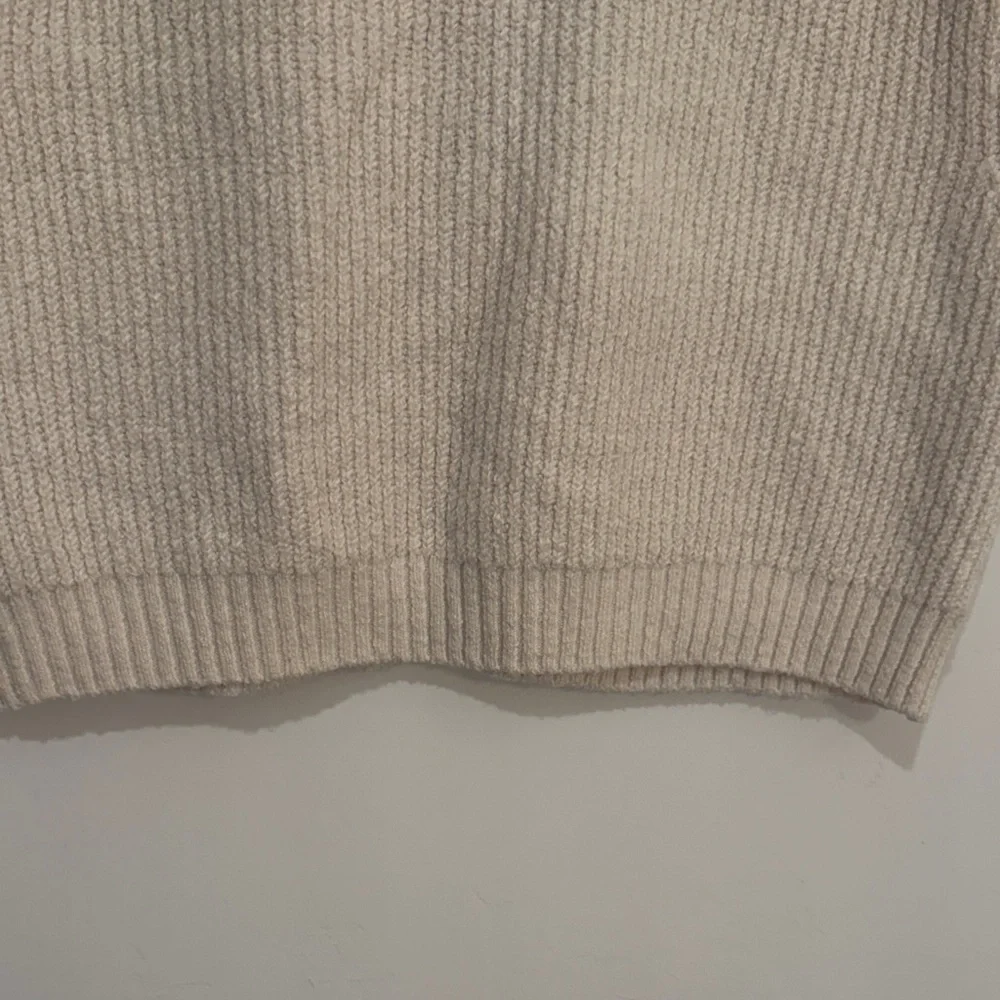 Universal Thread Women's V-Neck Sweater Vest Cream size L